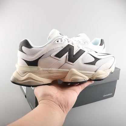 Tênis Runner Mesh Branco com Detalhe Preto