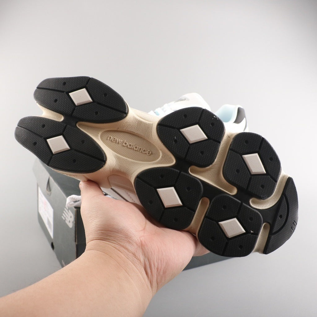 Tênis Runner Mesh Branco com Detalhe Preto
