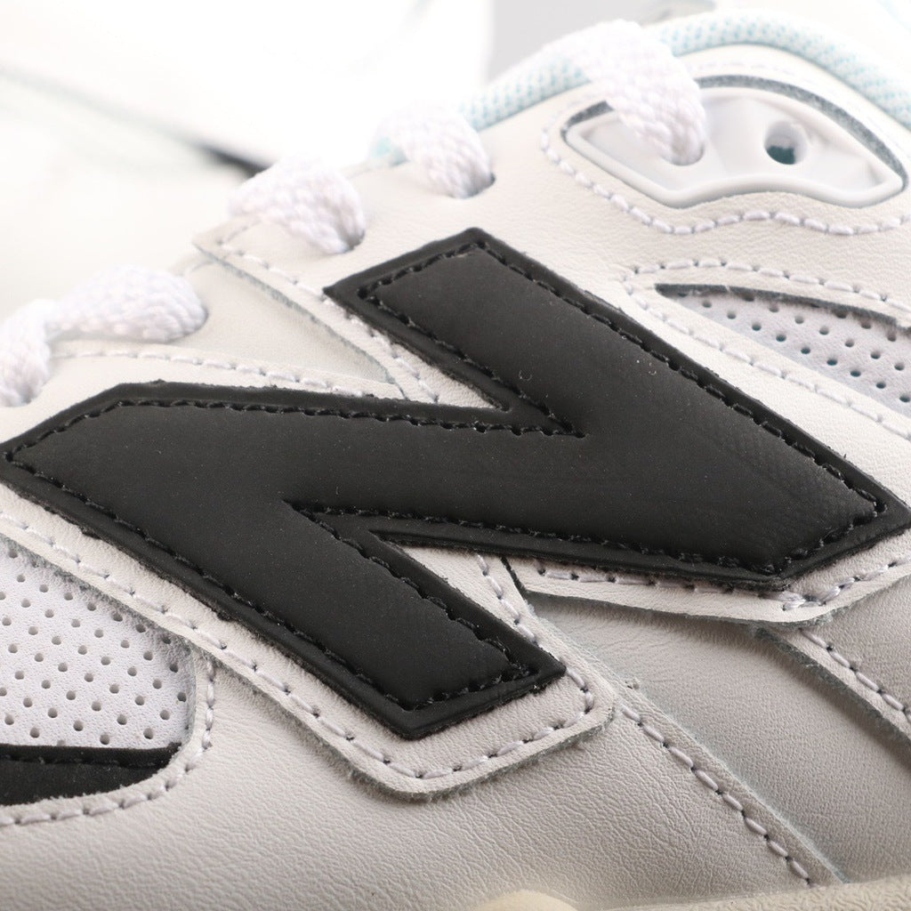 Tênis Runner Mesh Branco com Detalhe Preto
