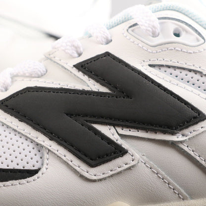 Tênis Runner Mesh Branco com Detalhe Preto
