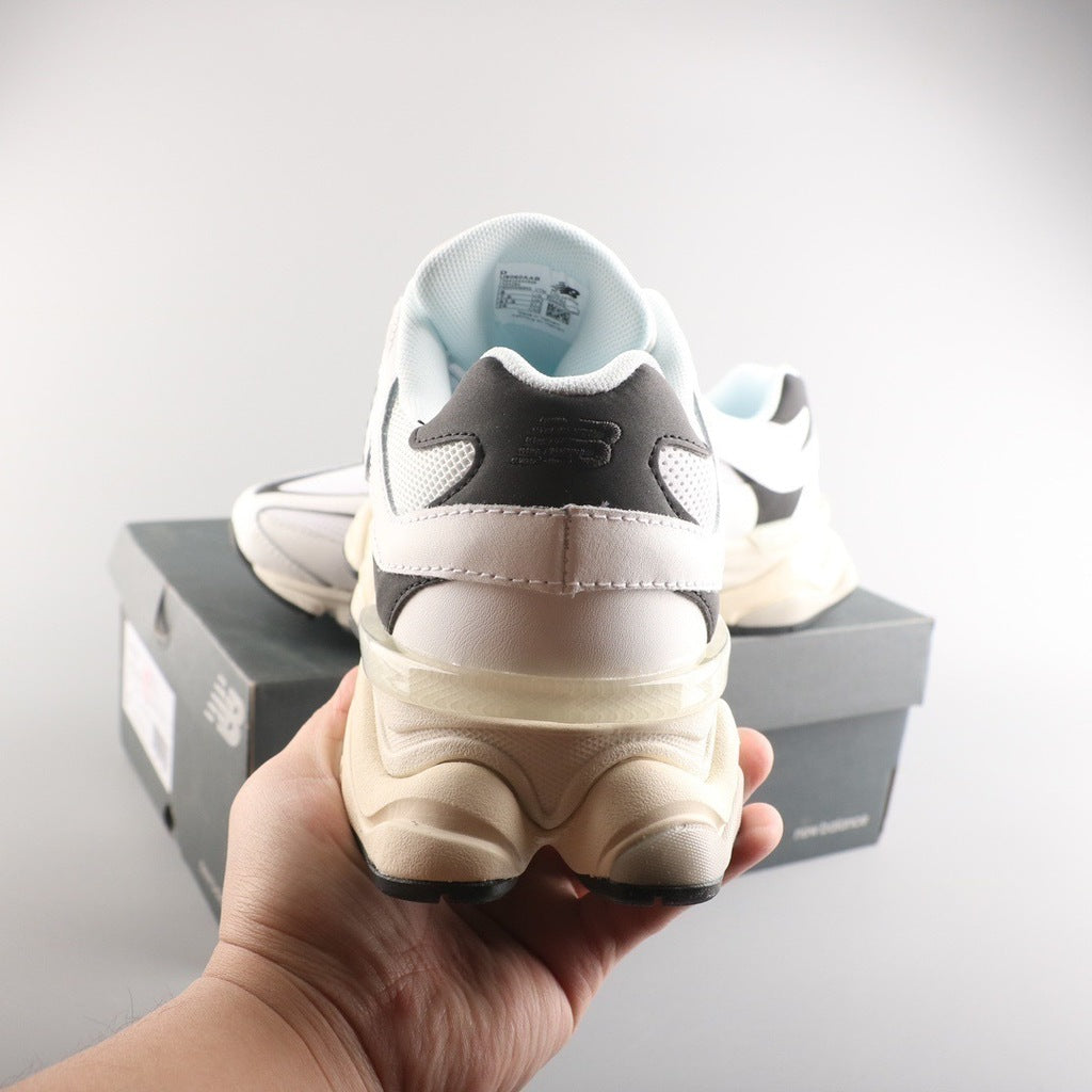 Tênis Runner Mesh Branco com Detalhe Preto