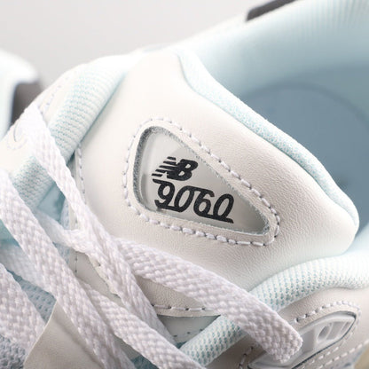 Tênis Runner Mesh Branco com Detalhe Preto