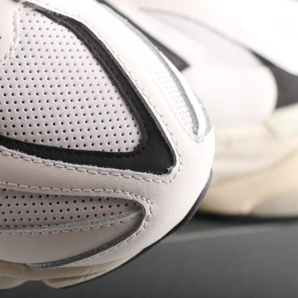 Tênis Runner Mesh Branco com Detalhe Preto