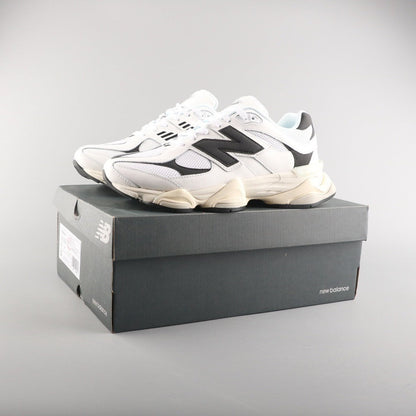 Tênis Runner Mesh Branco com Detalhe Preto
