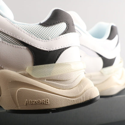Tênis Runner Mesh Branco com Detalhe Preto