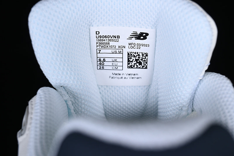 Tênis Runner Mesh Branco Detalhe Azul Marinho