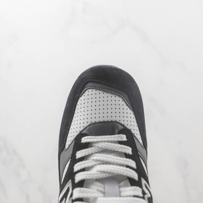 Tênis Runner Malha Preto e Branco Solado Cinza