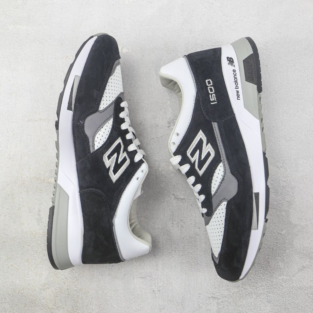 Tênis Runner Malha Preto e Branco Solado Cinza