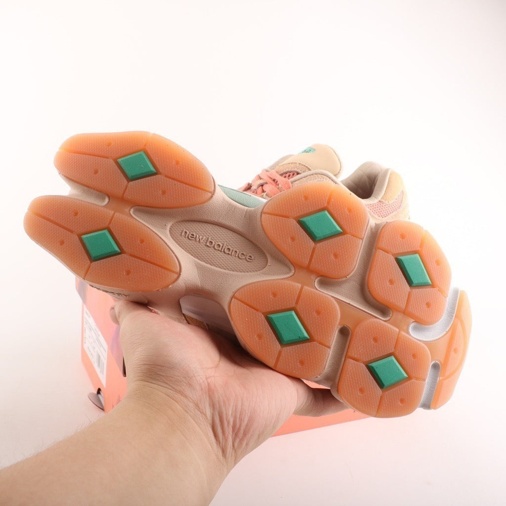 Tênis Runner Malha Rosa Detalhe Cream Colaboração