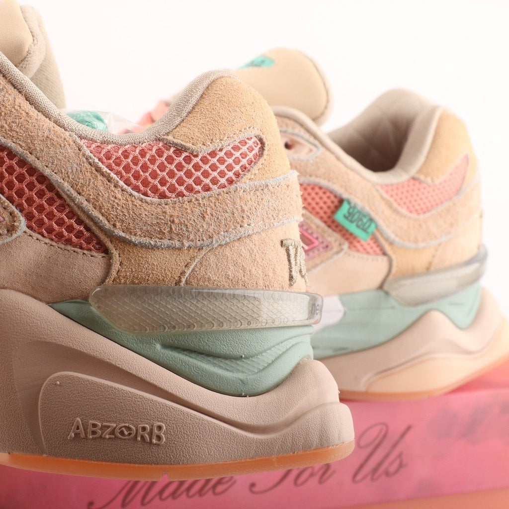 Tênis Runner Malha Rosa Detalhe Cream Colaboração