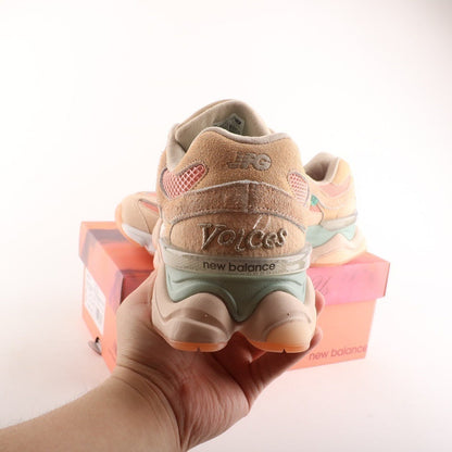 Tênis Runner Malha Rosa Detalhe Cream Colaboração