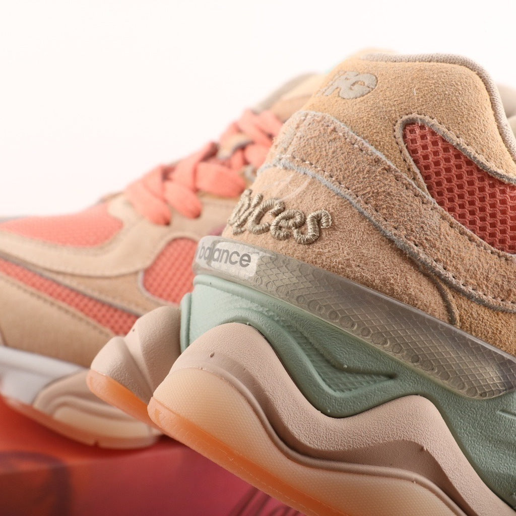 Tênis Runner Malha Rosa Detalhe Cream Colaboração