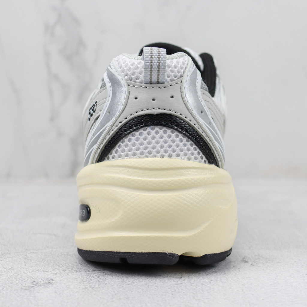Tênis Runner Malha Branco Off-Branco Detalhes Contrastantes