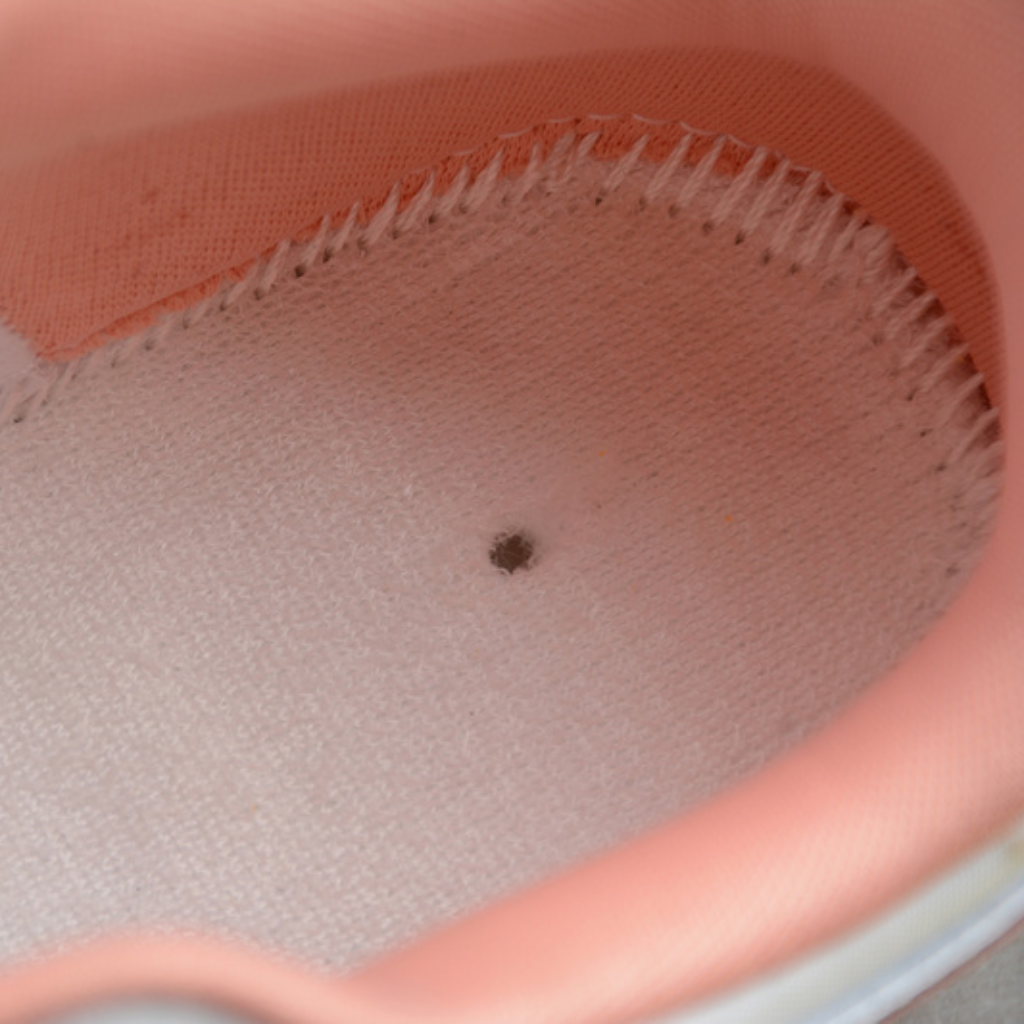 Tênis Cano Baixo Couro Branco Detalhe Rosa Coral