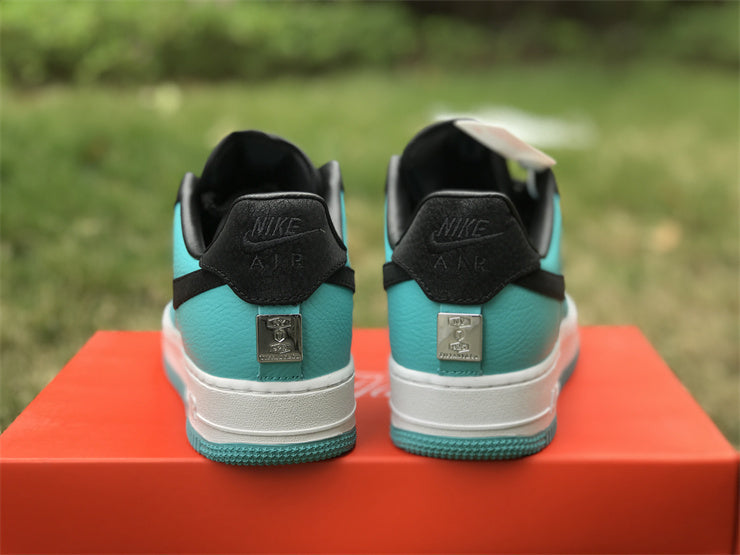 Tênis Couro Cano Baixo Azul Tiffany Detalhes Dourados