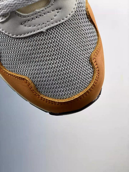 Tênis Runner Couro Monarch Detalhe Ondulado