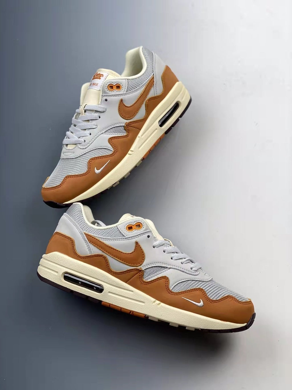 Tênis Runner Couro Monarch Detalhe Ondulado