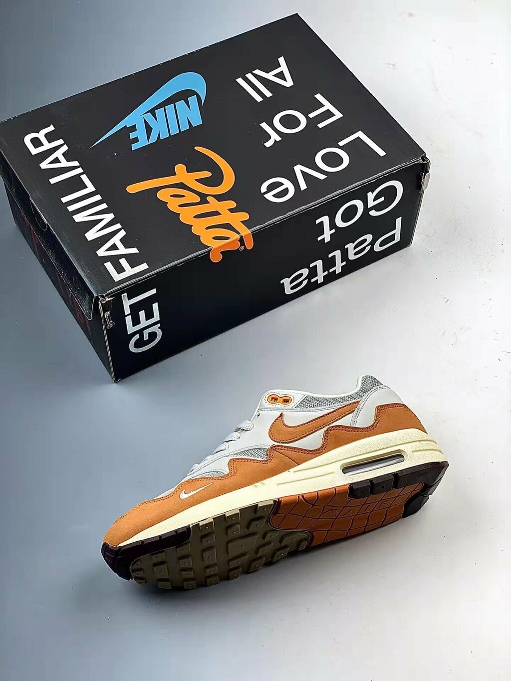 Tênis Runner Couro Monarch Detalhe Ondulado