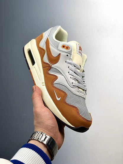 Tênis Runner Couro Monarch Detalhe Ondulado