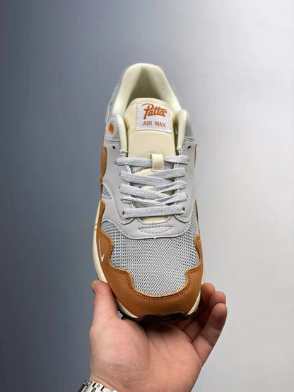 Tênis Runner Couro Monarch Detalhe Ondulado