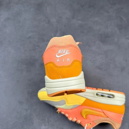 Tênis Runner Malha Laranja Degradê Detalhe Branco