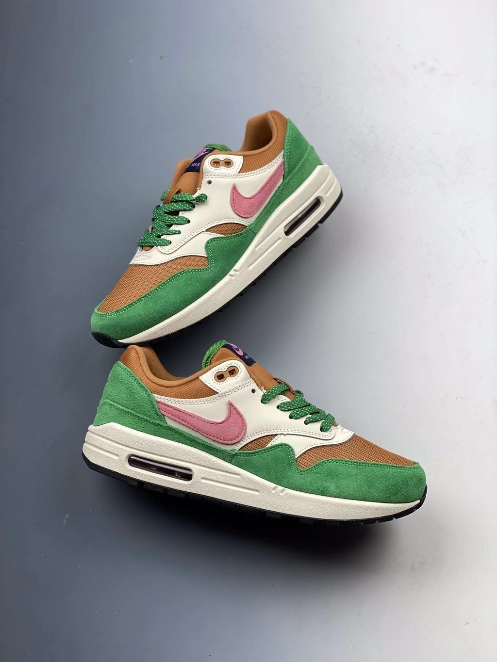 Tênis Runner Malha Verde Floresta Detalhe Lateral
