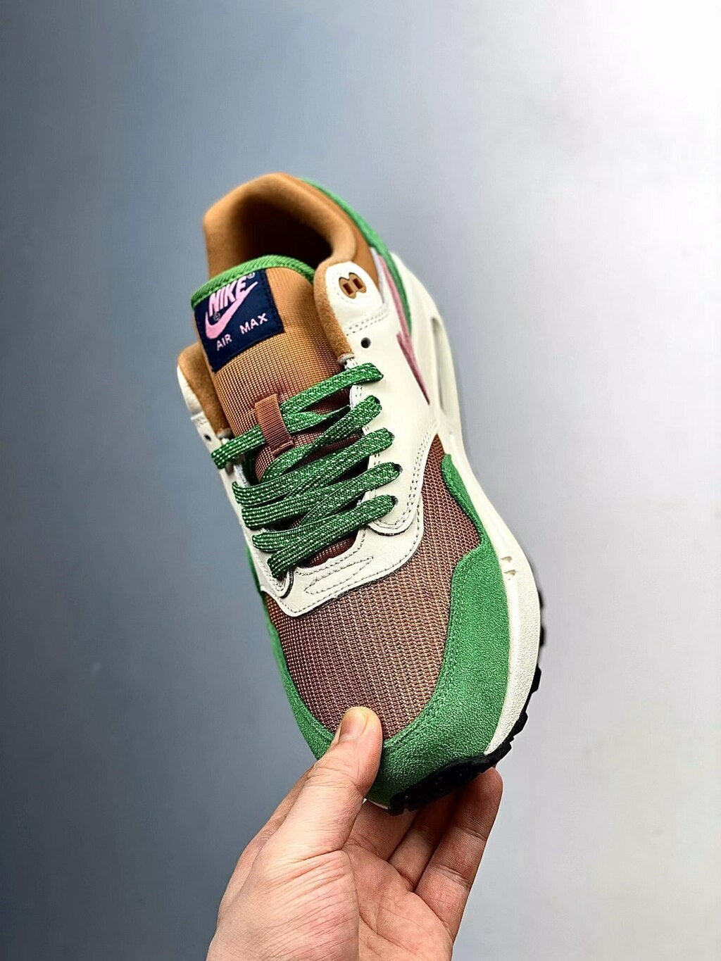 Tênis Runner Malha Verde Floresta Detalhe Lateral