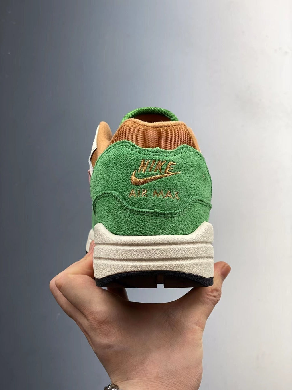 Tênis Runner Malha Verde Floresta Detalhe Lateral