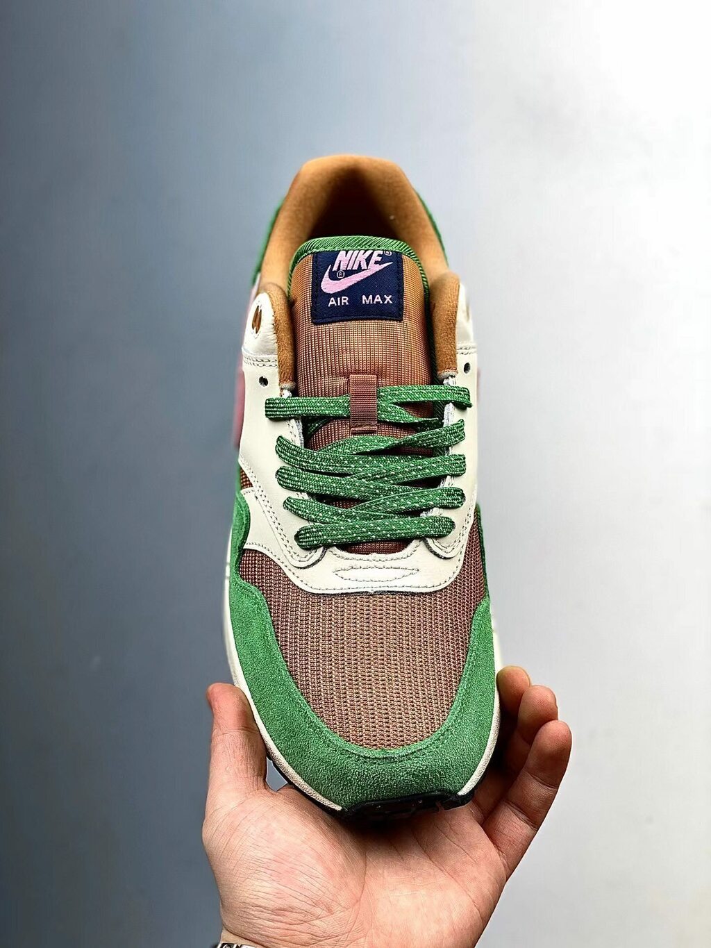 Tênis Runner Malha Verde Floresta Detalhe Lateral