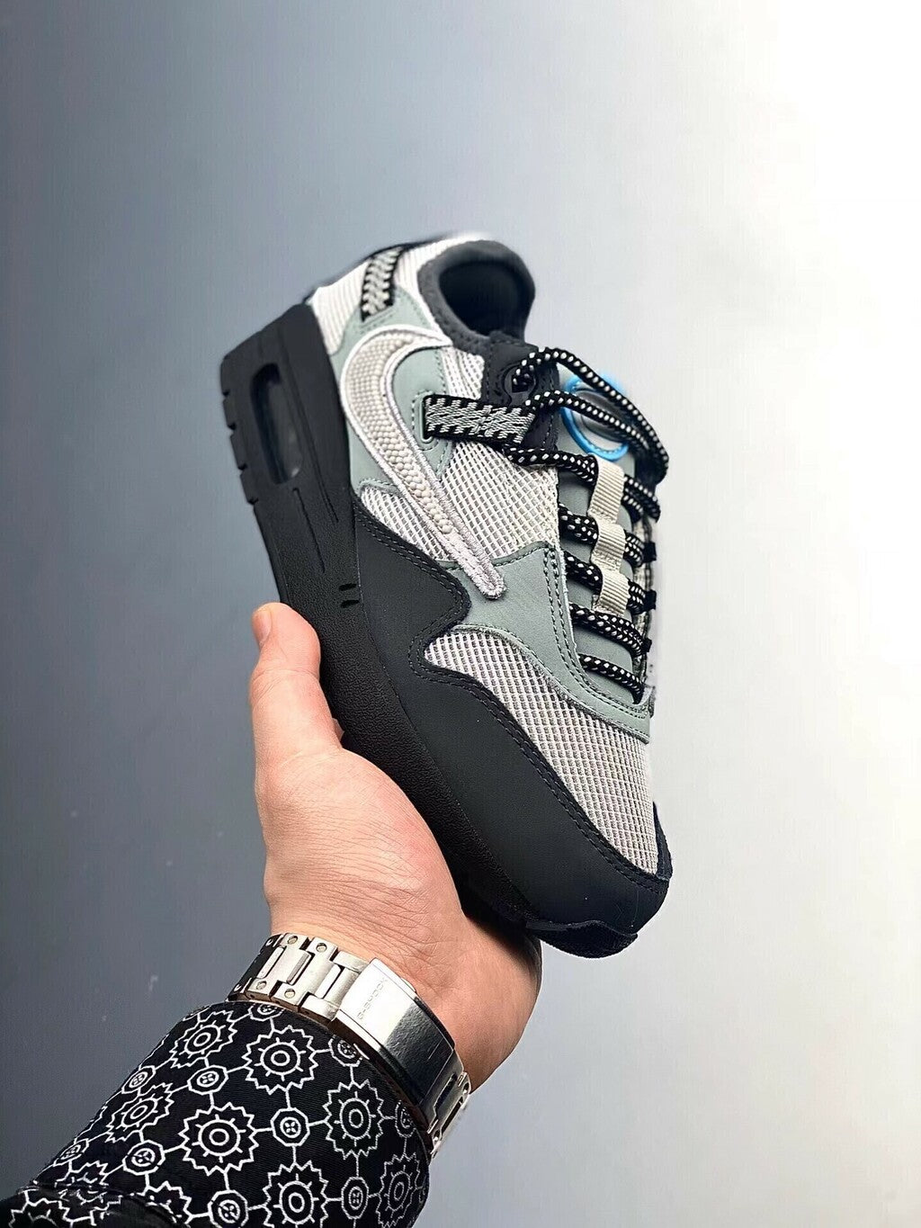 Tênis Runner Camurça Bege Detalhes em Marrom