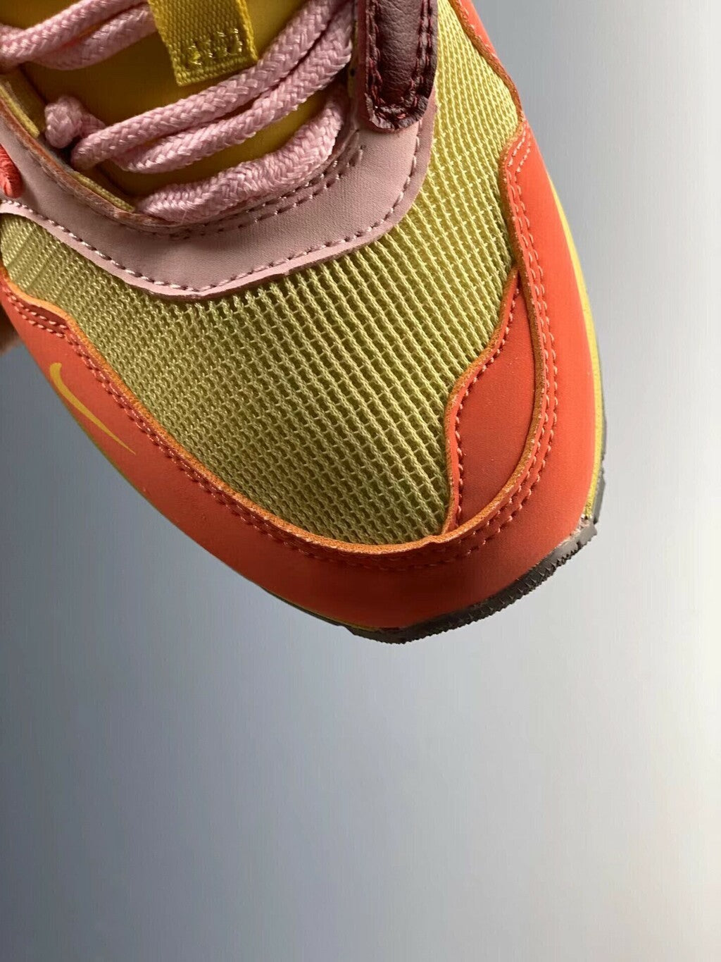 Tênis Runner Malha Caqui Detalhe Laranja