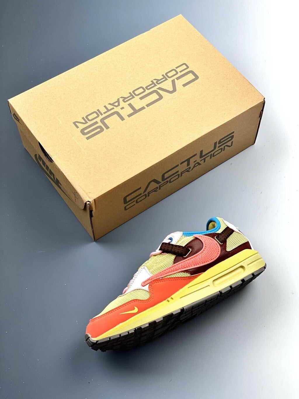 Tênis Runner Malha Caqui Detalhe Laranja