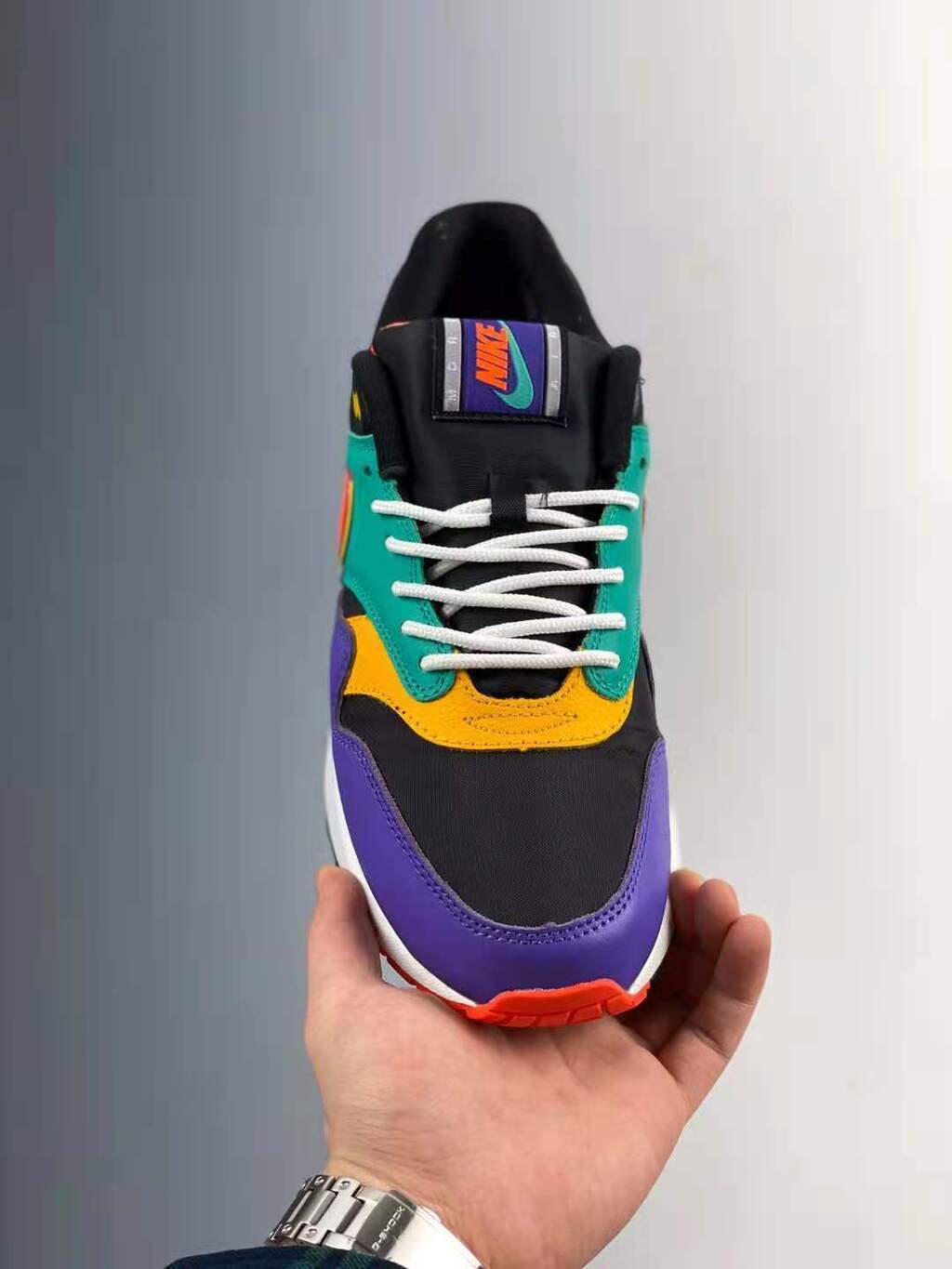 Tênis Runner Malha Cinza Detalhe Colorido