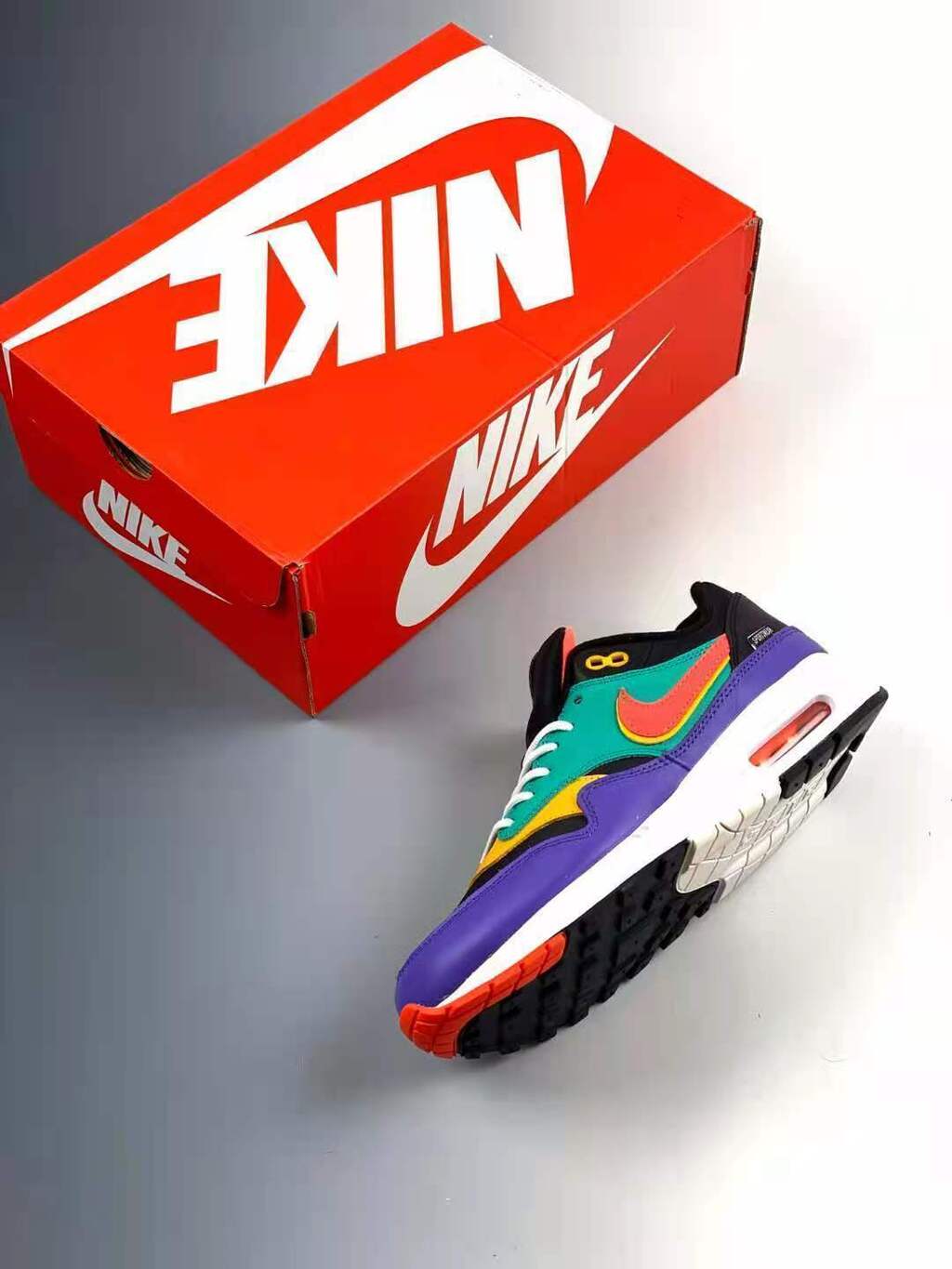 Tênis Runner Malha Cinza Detalhe Colorido