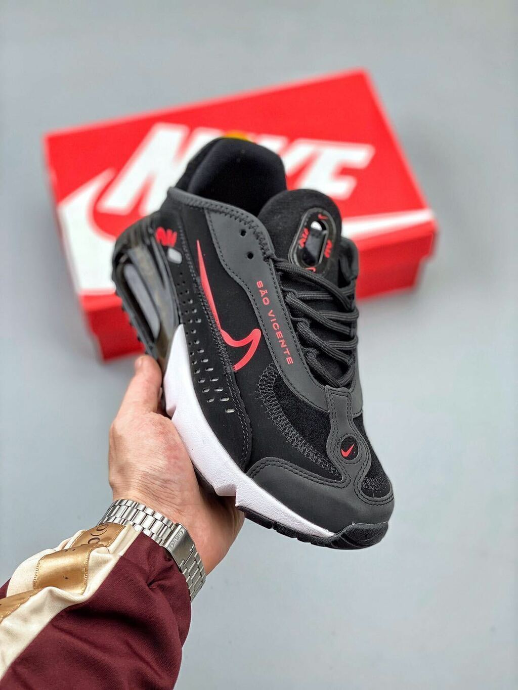 Tênis Runner Malha Branco Detalhes Coloridos Solado Air