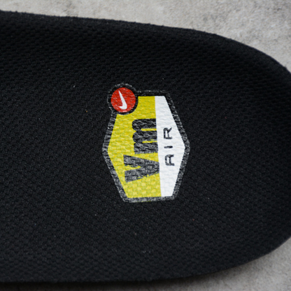 Tênis Runner Malha Preto Detalhe Amarelo Neon
