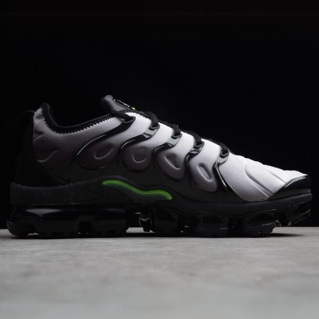 Tênis Runner Malha Preto Detalhe Amarelo Neon