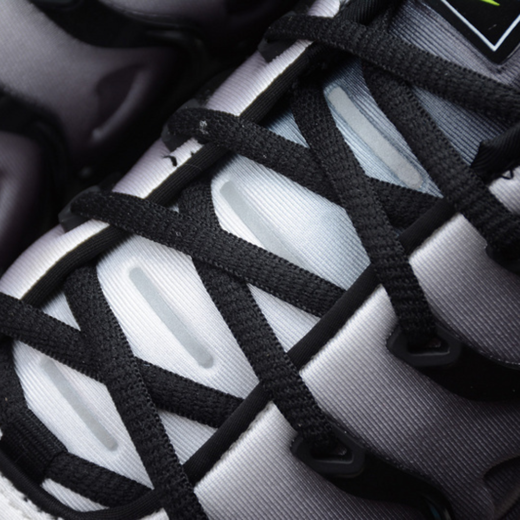 Tênis Runner Malha Preto Detalhe Amarelo Neon
