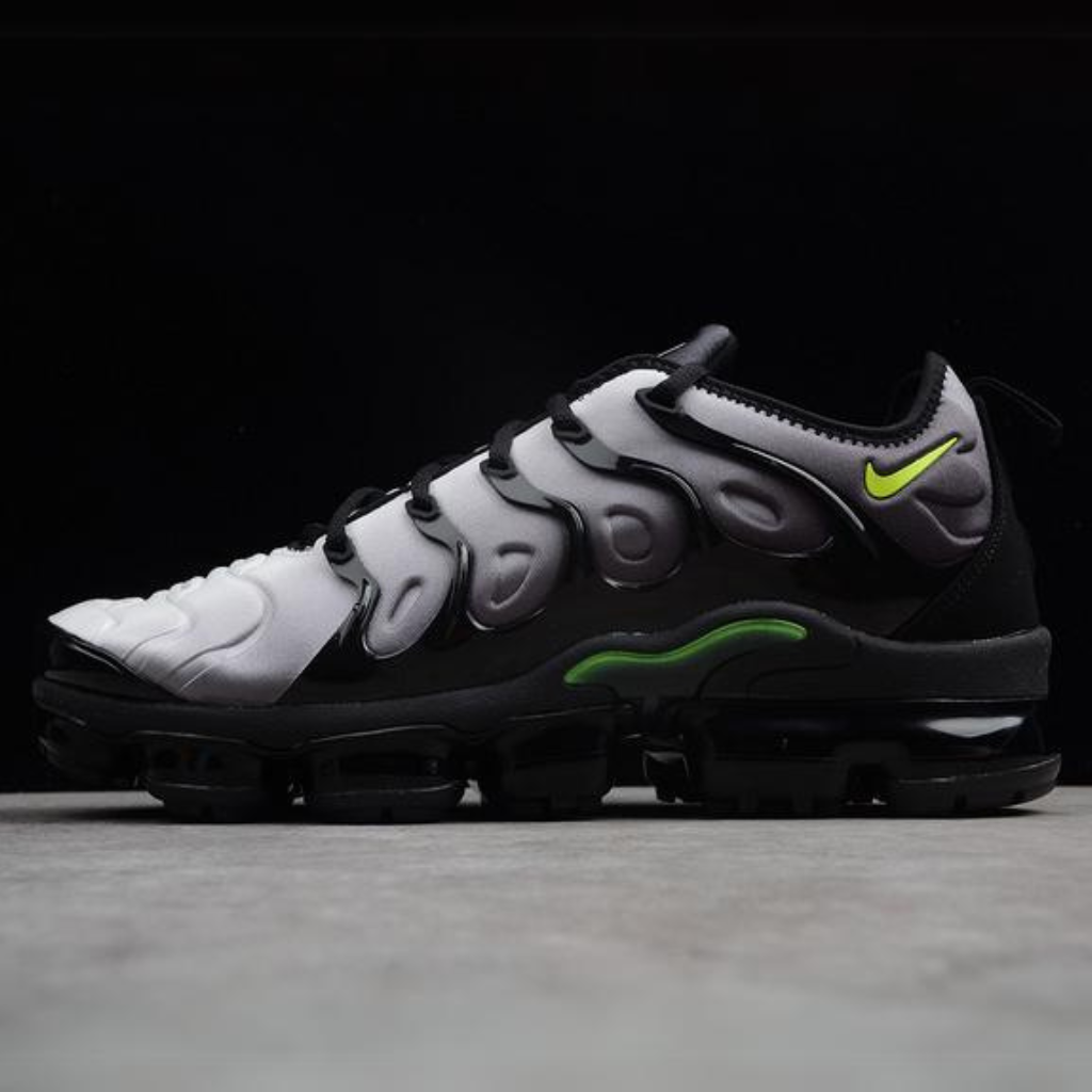 Tênis Runner Malha Preto Detalhe Amarelo Neon
