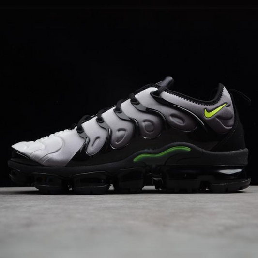 Tênis Runner Malha Preto Detalhe Amarelo Neon