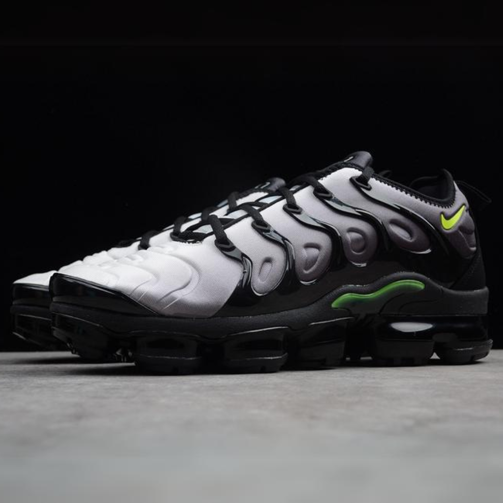 Tênis Runner Malha Preto Detalhe Amarelo Neon