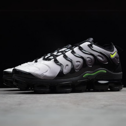 Tênis Runner Malha Preto Detalhe Amarelo Neon