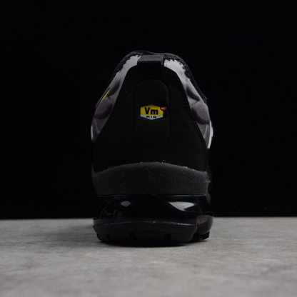 Tênis Runner Malha Preto Detalhe Amarelo Neon