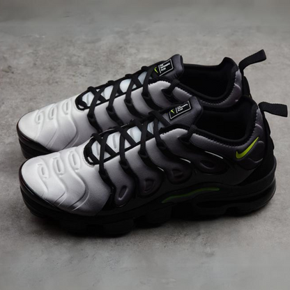 Tênis Runner Malha Preto Detalhe Amarelo Neon
