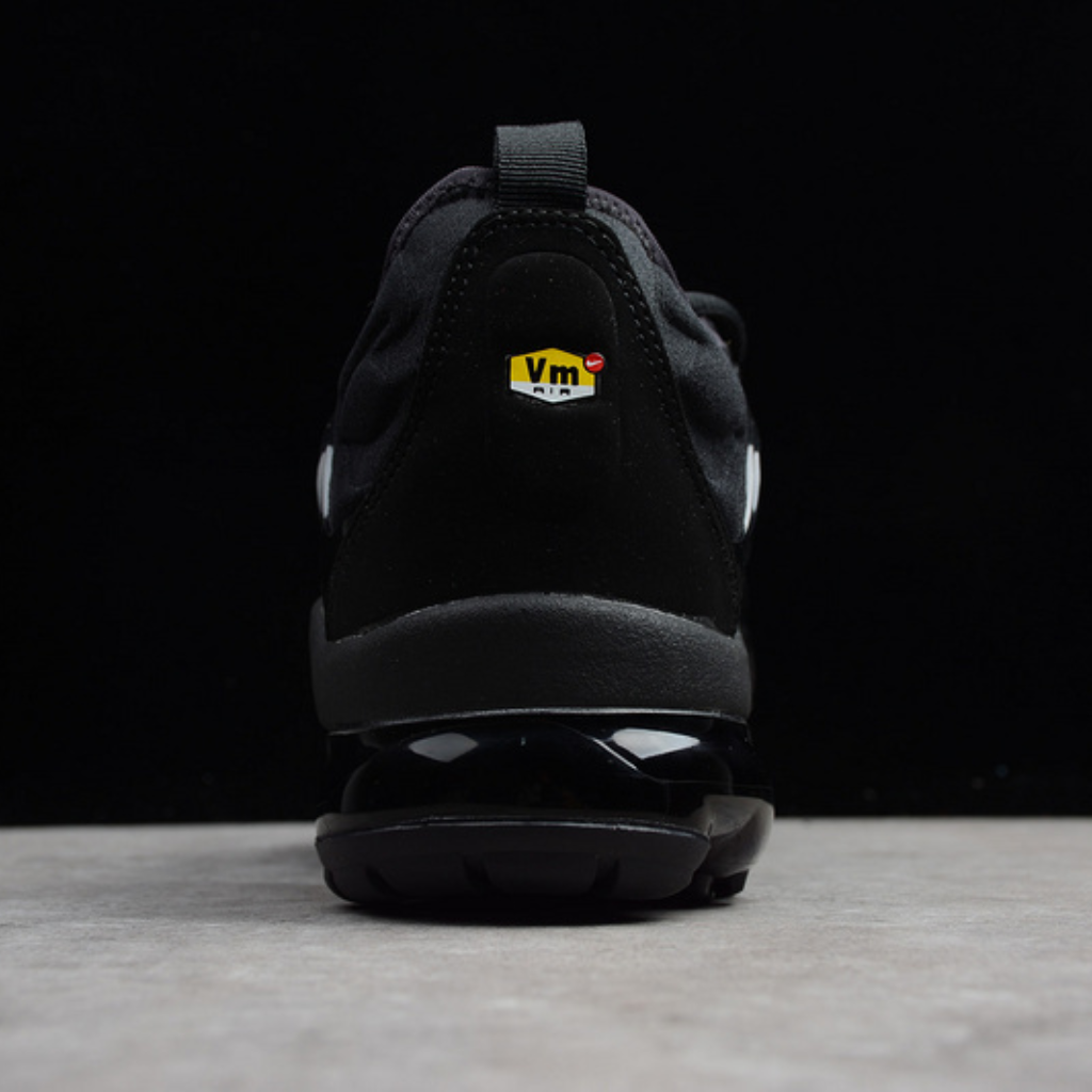 Tênis Runner Malha Preto Solado Volumizado
