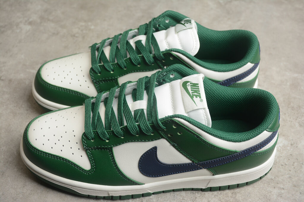 Tênis Cano Baixo Couro Verde Musgo Detalhe Azul Marinho