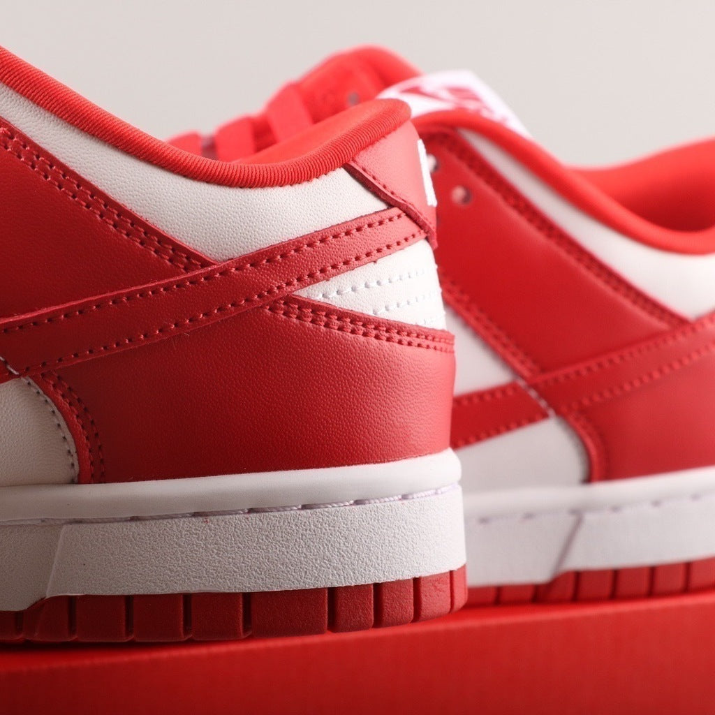 Tênis Cano Baixo Couro Vermelho e Branco Detalhe Listrado