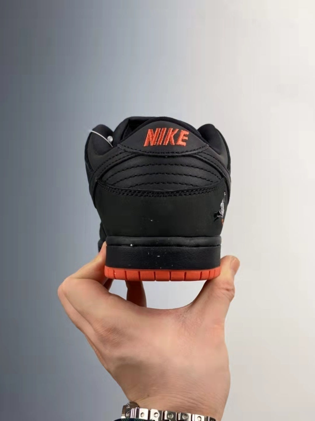 Tênis Cano Baixo Skate Couro Preto Detalhes Contrastantes
