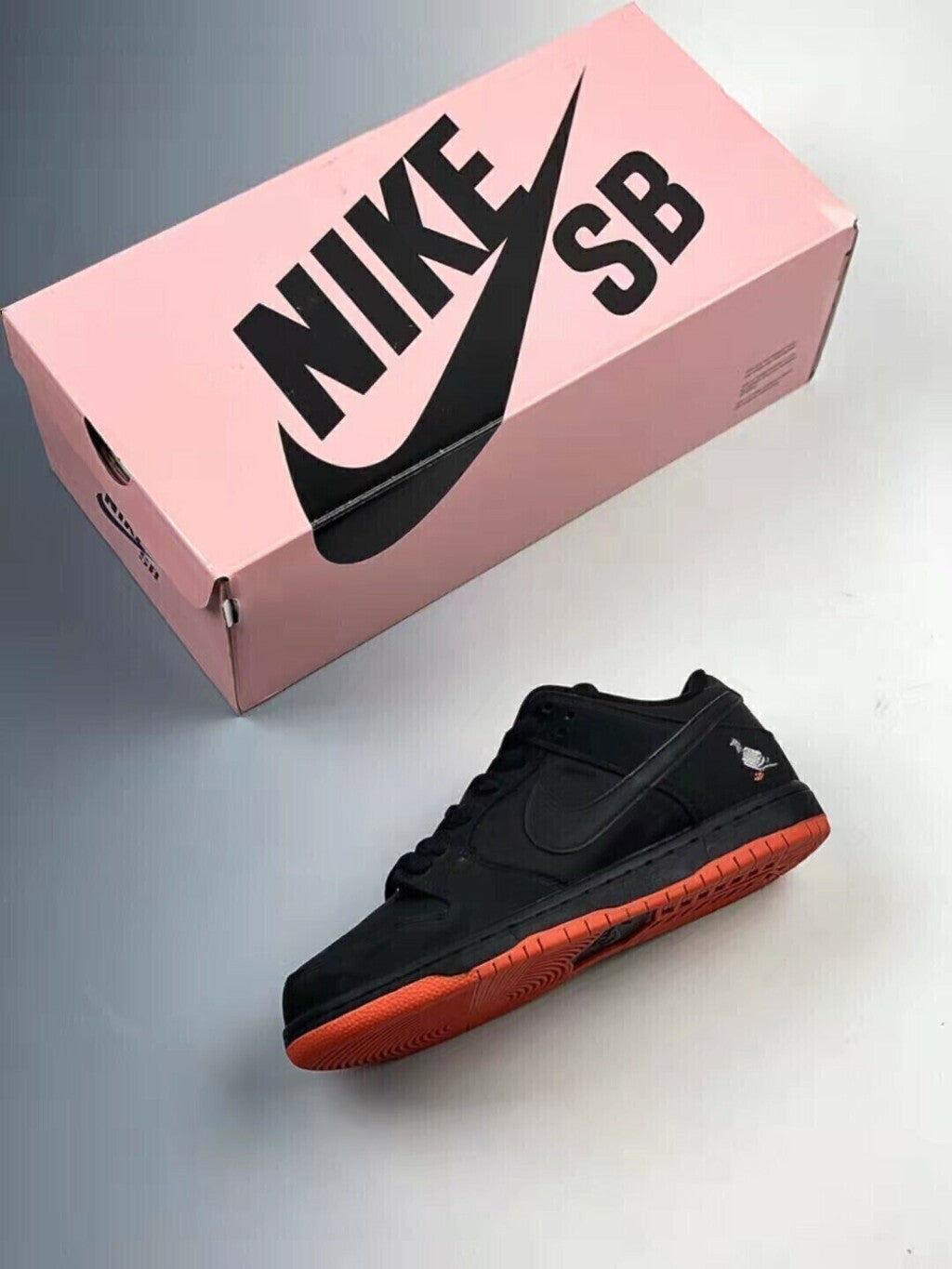 Tênis Cano Baixo Skate Couro Preto Detalhes Contrastantes