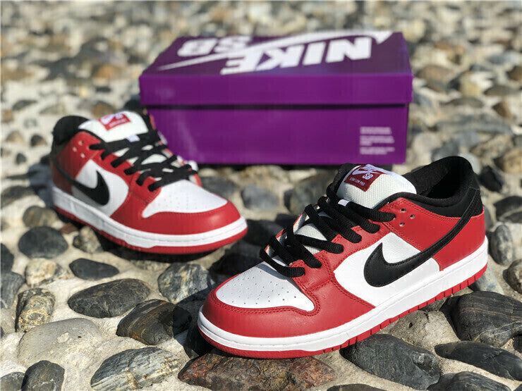 Tênis Cano Baixo Couro Vermelho e Preto Detalhe Branco